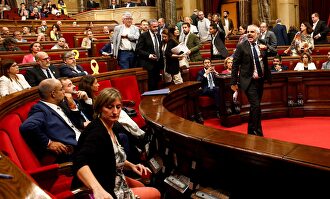 Carrizosa abandona junto a su grupo el hemiciclo. |  EFE