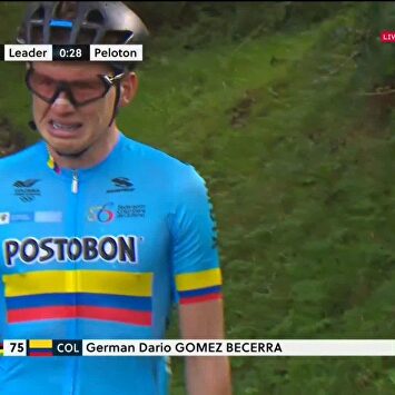 Un ciclista colombiano rompe a llorar en los Mundiales por no recibir ayuda tras un pinchazo