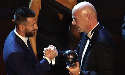 Messi recibió el ´The Best´de la mano de Infantino |  EFE