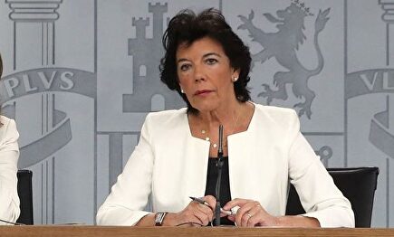 Isabel Celaá, junto a Teresa Ribera, durante la rueda de prensa posterior al Consejo de Ministros.