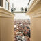 La impresionante y no apta para vertiginosos nueva pasarela de moda en lo alto del Hotel Riu Plaza España.