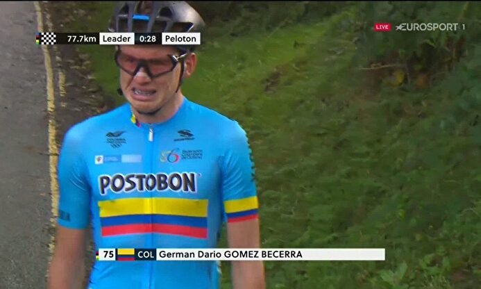 Un ciclista colombiano rompe a llorar en los Mundiales por no recibir ayuda tras un pinchazo
