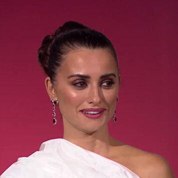 Las lágrimas de Penélope cuando Bono apareció para darle su Premio Donostia