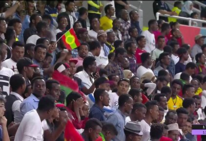 Vergüenza en el Mundial de Doha: un atleta llega a la meta a los brazos de otro