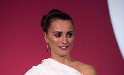 Las lágrimas de Penélope cuando Bono apareció para darle su Premio Donostia