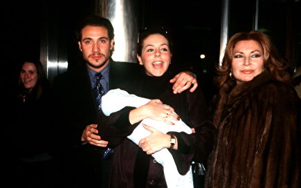 Antonio David y Rocío junto a la artista |  Gtres