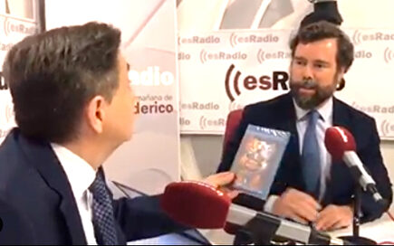 Espinosa de los Monteros regala 'Los Aristogatos' a Federico