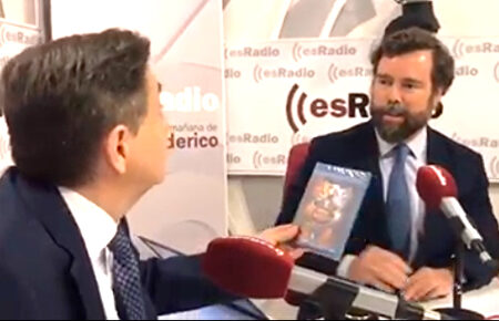 Espinosa de los Monteros regala 'Los Aristogatos' a Federico