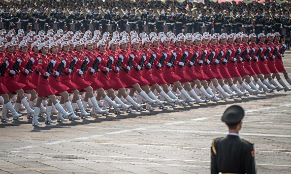La dictadura comunista china exhibe su enorme poderío militar 