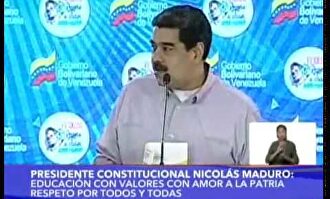 Maduro quiere instalar gallineros en las escuelas