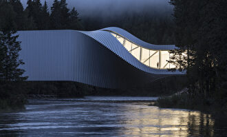 El nuevo y retorcido museo en mitad del bosque noruego