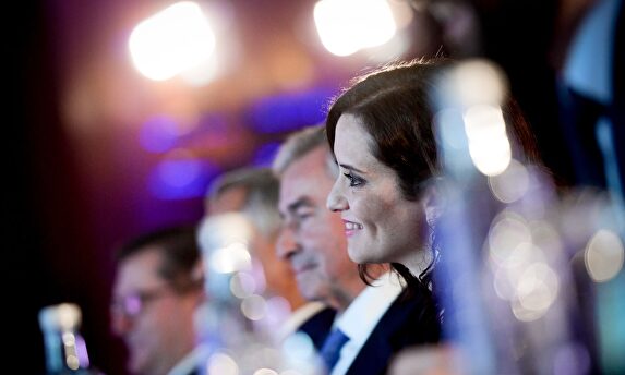 Ayuso "pesca" en aguas revueltas |  Comunidad de Madrid