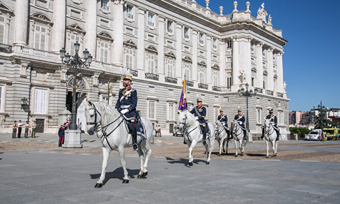El cambio de la Guardia Real, un importante atractivo turístico para los visitantes de Madrid. | Ayuntamiento de Madrid