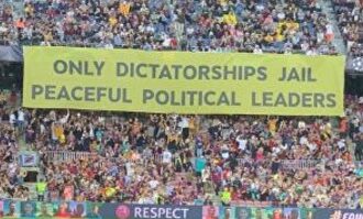 Polémica pancarta en el Camp Nou. |  Imagen TV