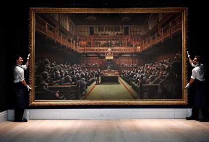 El cuadro 'Parliament devolved', de Banksy |  EFE