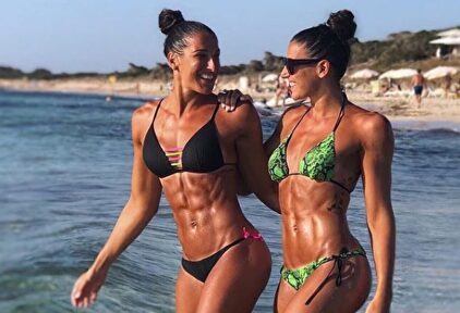Las impresionantes gemelas Pin, las nadadoras que ponen en forma en Instagram