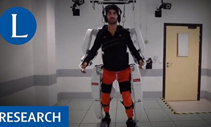 Logran que un tetrapléjico dé varios pasos mediante un exoesqueleto conectado al cerebro