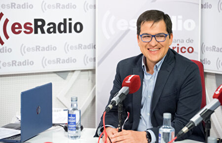 Espejo-Saavedra: "El PSOE debe dejar la equidistancia entre los demócratas y los que no lo son"