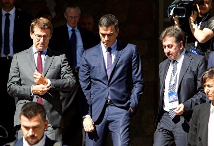 El presidente del Gobierno, Pedro Sánchez, y el presidente de la Junta de Galicia, Alberto Núñez Feijóo en el acto de este sábado. |  EFE