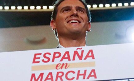 Albert Rivera presenta su lema de campaña 'España en marcha'. |  EFE