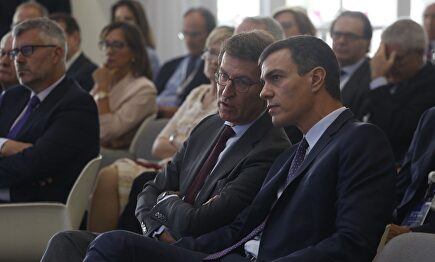 El presidente de la Xunda de Galicia, Alberto Núñez Feijóo, y el presidente del Gobierno en funciones, Pedro Sánchez, |  Beatriz Ciscar (Europa Press)