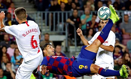 Suárez marcó de chilena el 1-0. |  EFE