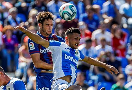 Lance del partido que el Leganés y el Levante disputaron el sábado en Butarque. |  EFE