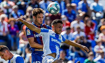 Lance del partido que el Leganés y el Levante disputaron el sábado en Butarque. |  EFE