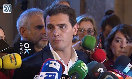 Rivera pide a Sánchez que no se ponga del lado de Torra