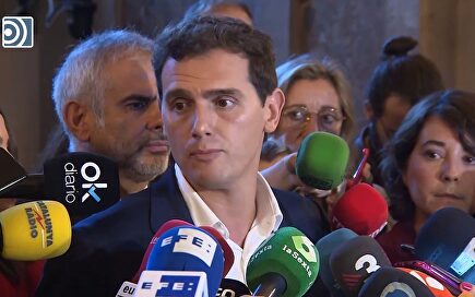 Rivera pide a Sánchez que no se ponga del lado de Torra