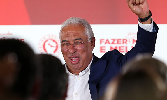Antonio Costa celebra su victoria en las legislativas portuguesas de este domingo |  EFE