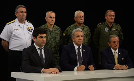 Lenín Moreno, acompañado por sus principales colaboradores. |  EFE