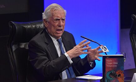 Mario Vargas Llosa durante la presentación de Tiempos recios, su nueva novela |  Cordon Press