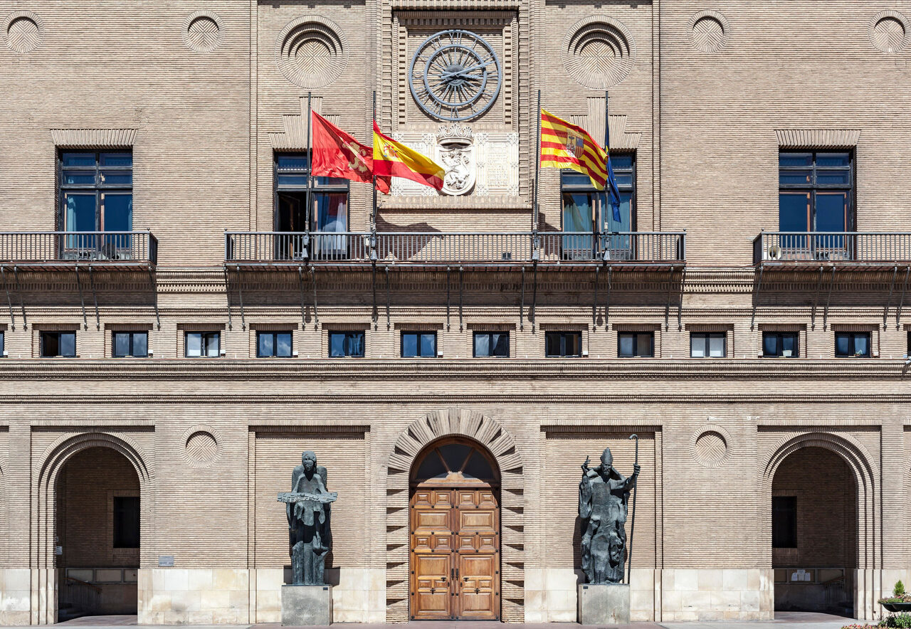 Ayuntamiento de Zaragoza | Alamy