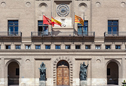 Ayuntamiento de Zaragoza | Alamy