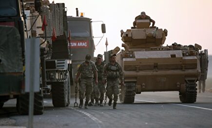 Carros de combate militares de Turquía en la frontera Siria |  EFE