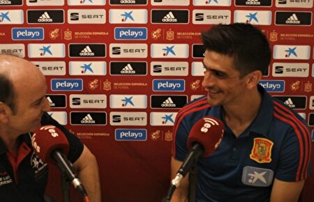 Gerard Moreno, durante la entrevista a esRadio en la Ciudad del Fútbol de Las Rozas. |  Guillermo Domínguez