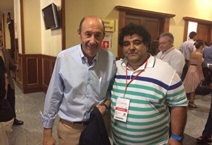 Moreno con Alfredo Pérez Rubalcaba. |  Twitter 