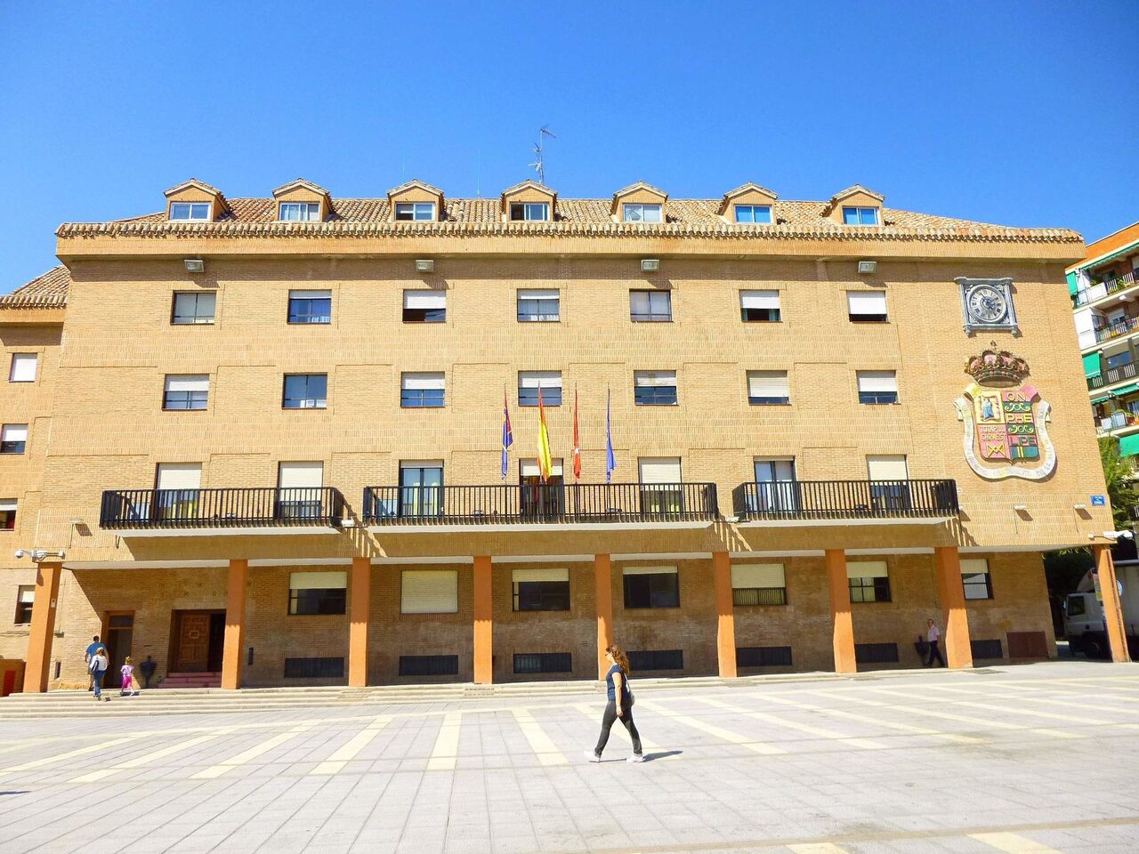 Fachada del Ayuntamiento de Móstoles. |  Wikipedia/Zarateman