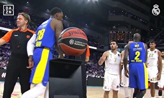 El triple de la victoria de Carroll ante el Maccabi 