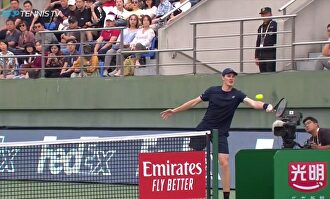 El rocambolesco punto que causa un profundo debate en el mundo del tenis: ¿legal o no?