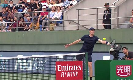 El rocambolesco punto que causa un profundo debate en el mundo del tenis: ¿legal o no?