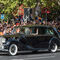 Sus Majestades los Reyes de España han abandonado el desfile con el Rolls Royce oficial y entre los aplausos del público.