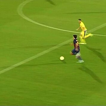 La doble entrada salvaje que sufre Riqui Puig, una de las grandes perlas del Barcelona