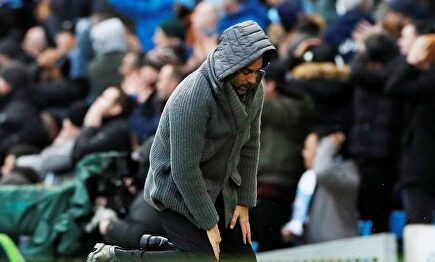 Guardiola implora por la llegada de un central top |  EFE