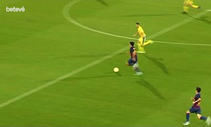 La doble entrada salvaje que sufre Riqui Puig, una de las grandes perlas del Barcelona