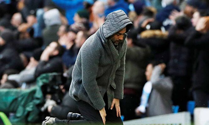 Guardiola implora por la llegada de un central top |  EFE