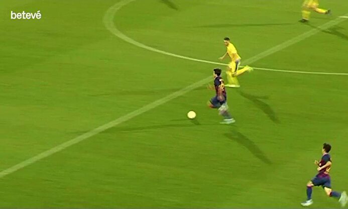 La doble entrada salvaje que sufre Riqui Puig, una de las grandes perlas del Barcelona