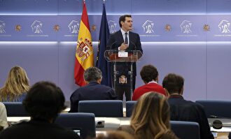 Un momento de la rueda de prensa de Rivera en el Congreso. |  EFE