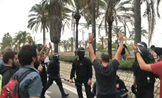 Así intentan linchar los CDR a una mujer policía